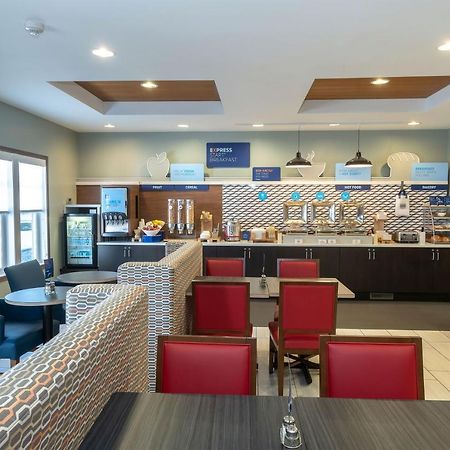 Holiday Inn Express & Suites Iron Mountain By Ihg Εξωτερικό φωτογραφία
