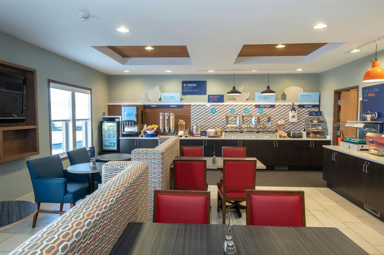 Holiday Inn Express & Suites Iron Mountain By Ihg Εξωτερικό φωτογραφία