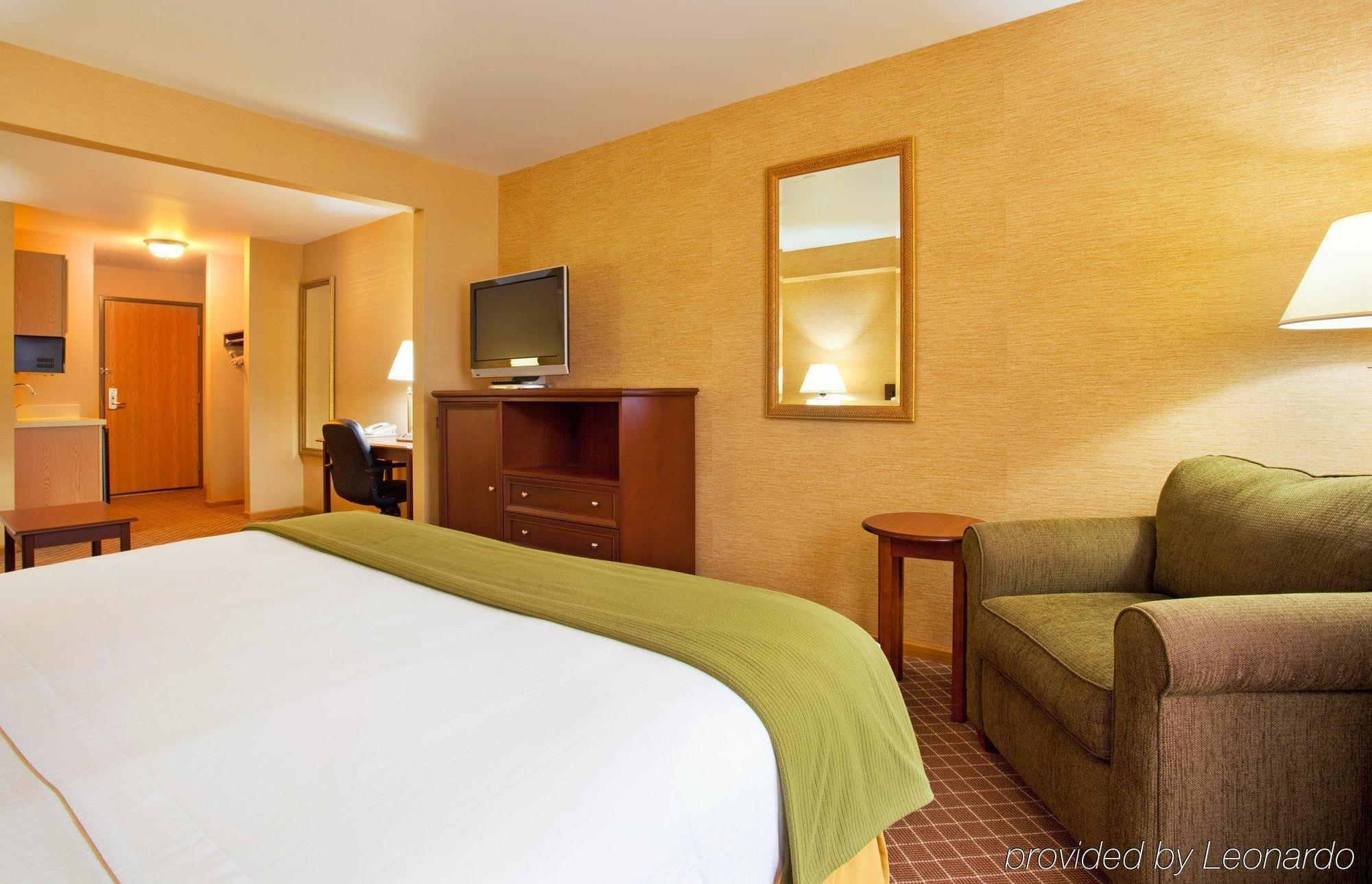 Holiday Inn Express & Suites Iron Mountain By Ihg Δωμάτιο φωτογραφία