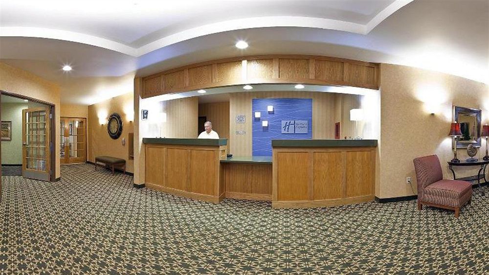 Holiday Inn Express & Suites Iron Mountain By Ihg Εξωτερικό φωτογραφία