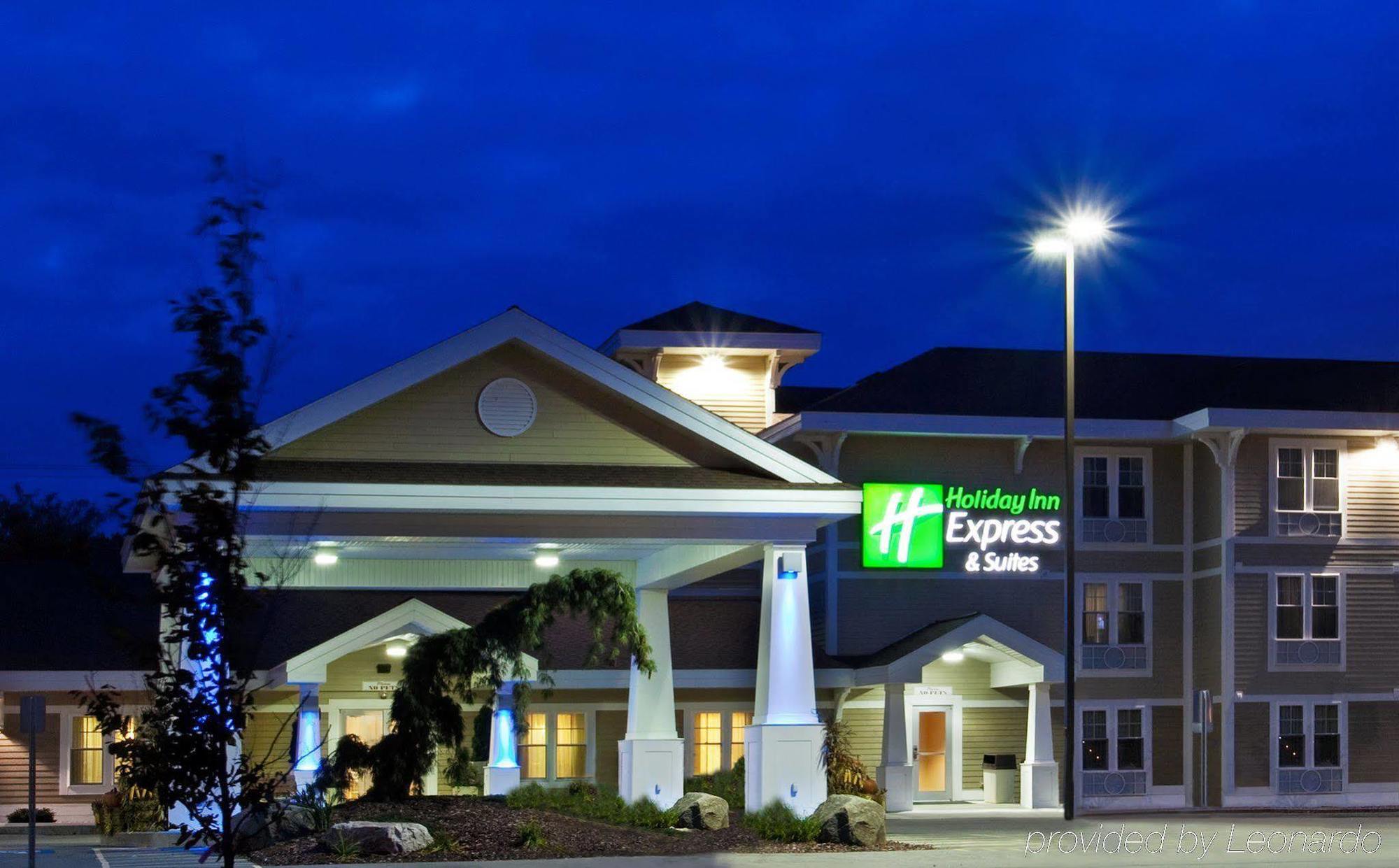 Holiday Inn Express & Suites Iron Mountain By Ihg Εξωτερικό φωτογραφία