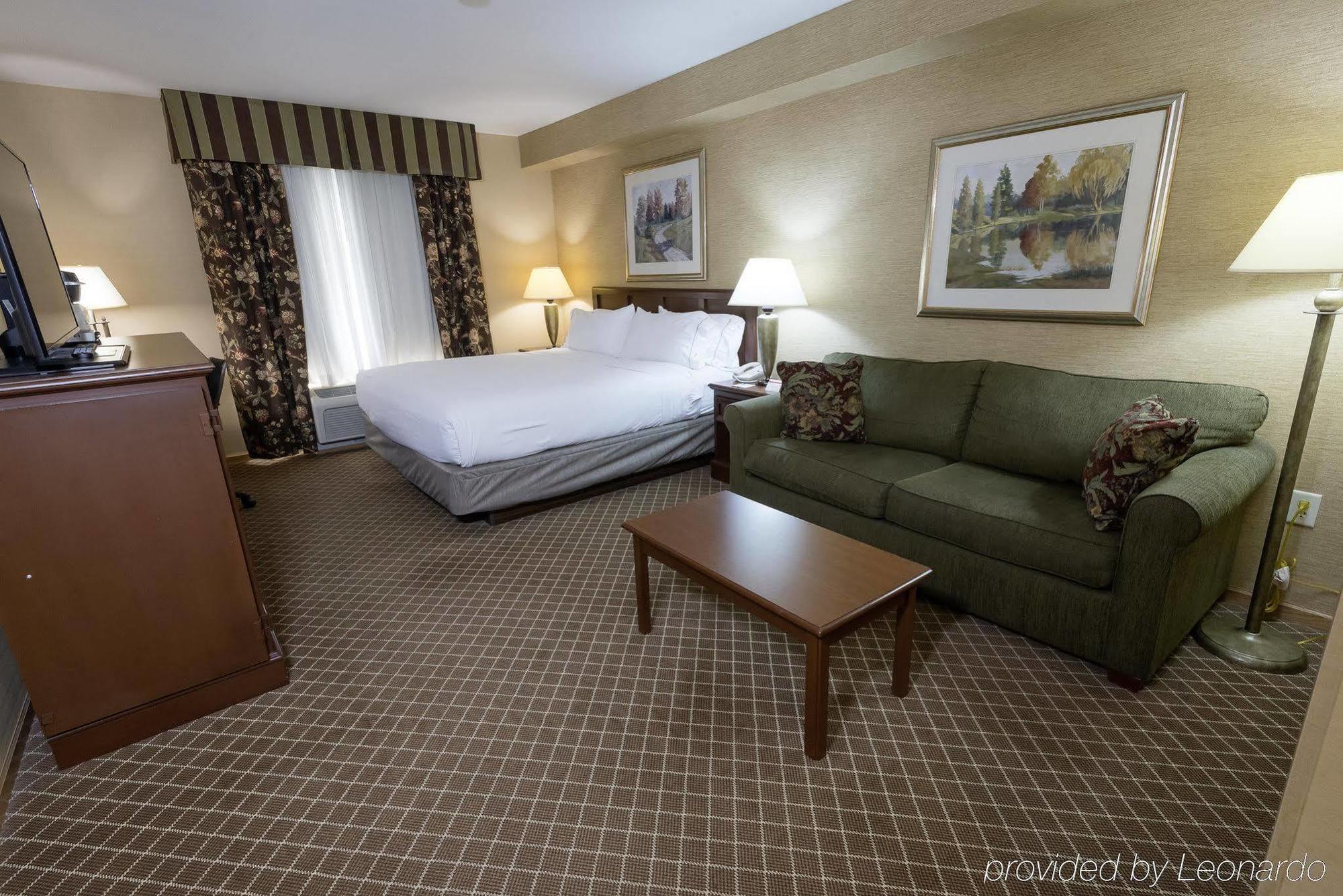 Holiday Inn Express & Suites Iron Mountain By Ihg Εξωτερικό φωτογραφία