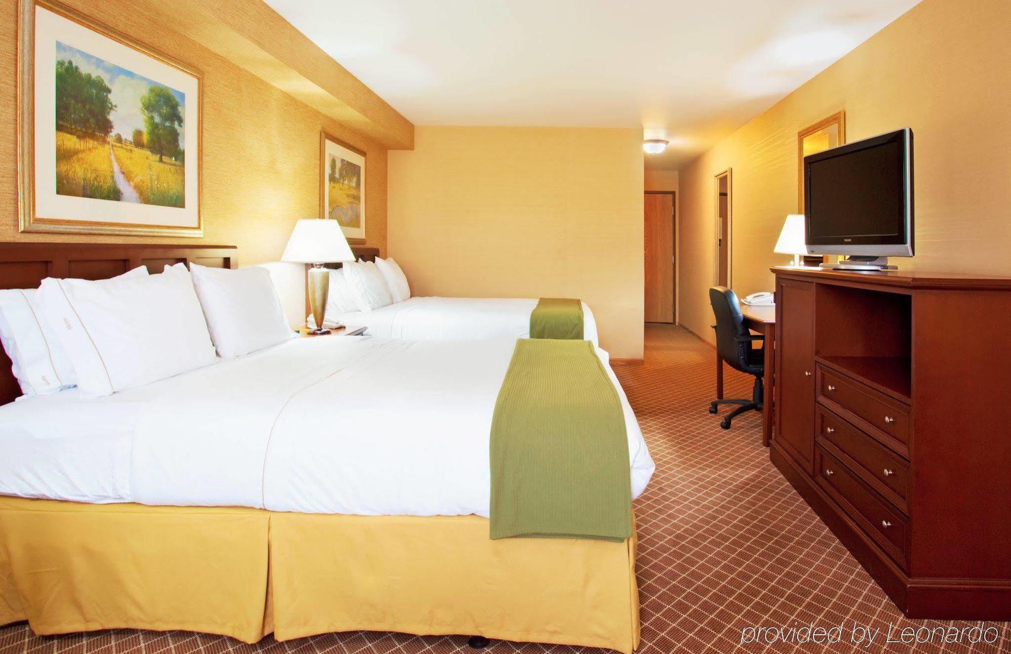 Holiday Inn Express & Suites Iron Mountain By Ihg Δωμάτιο φωτογραφία