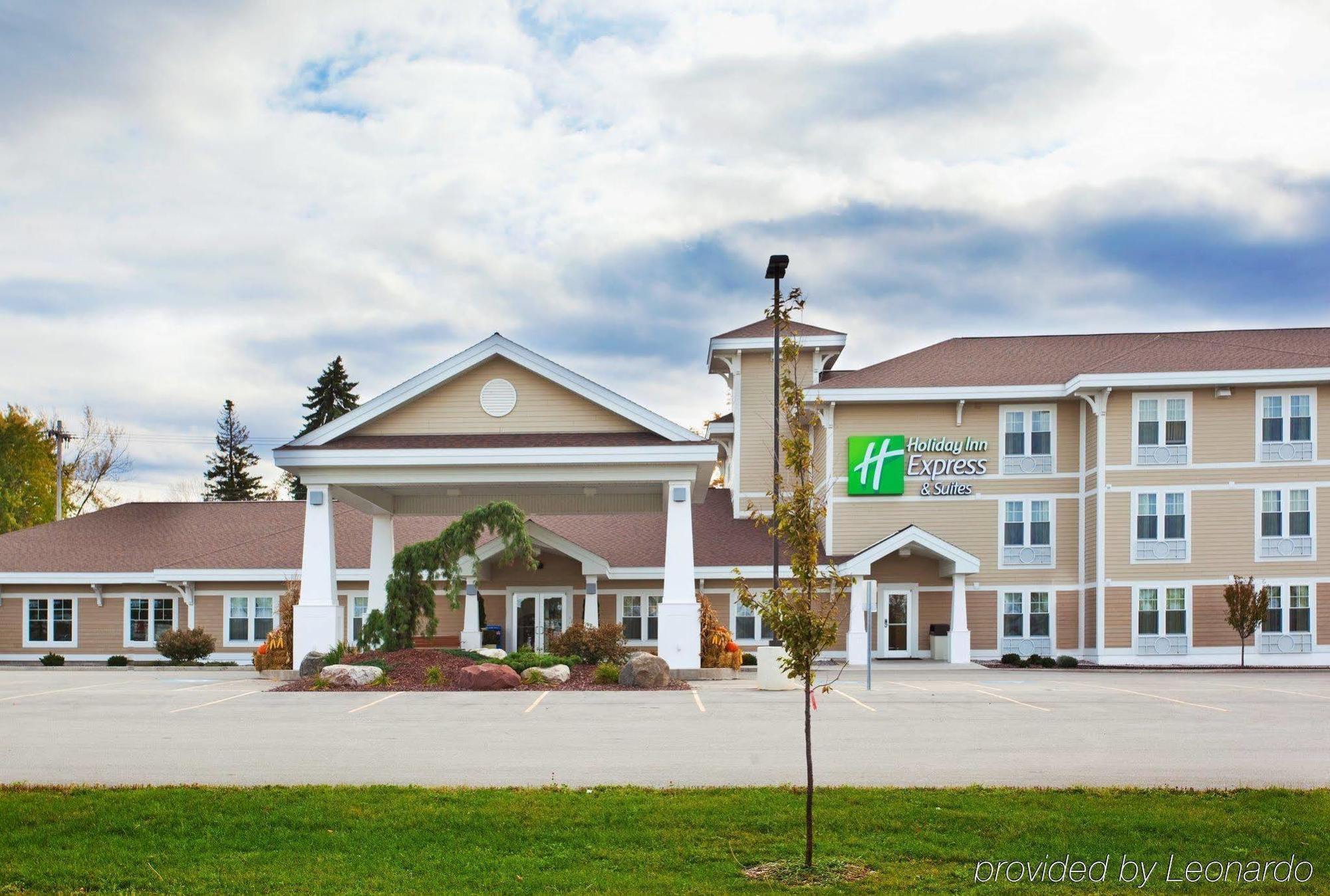 Holiday Inn Express & Suites Iron Mountain By Ihg Εξωτερικό φωτογραφία