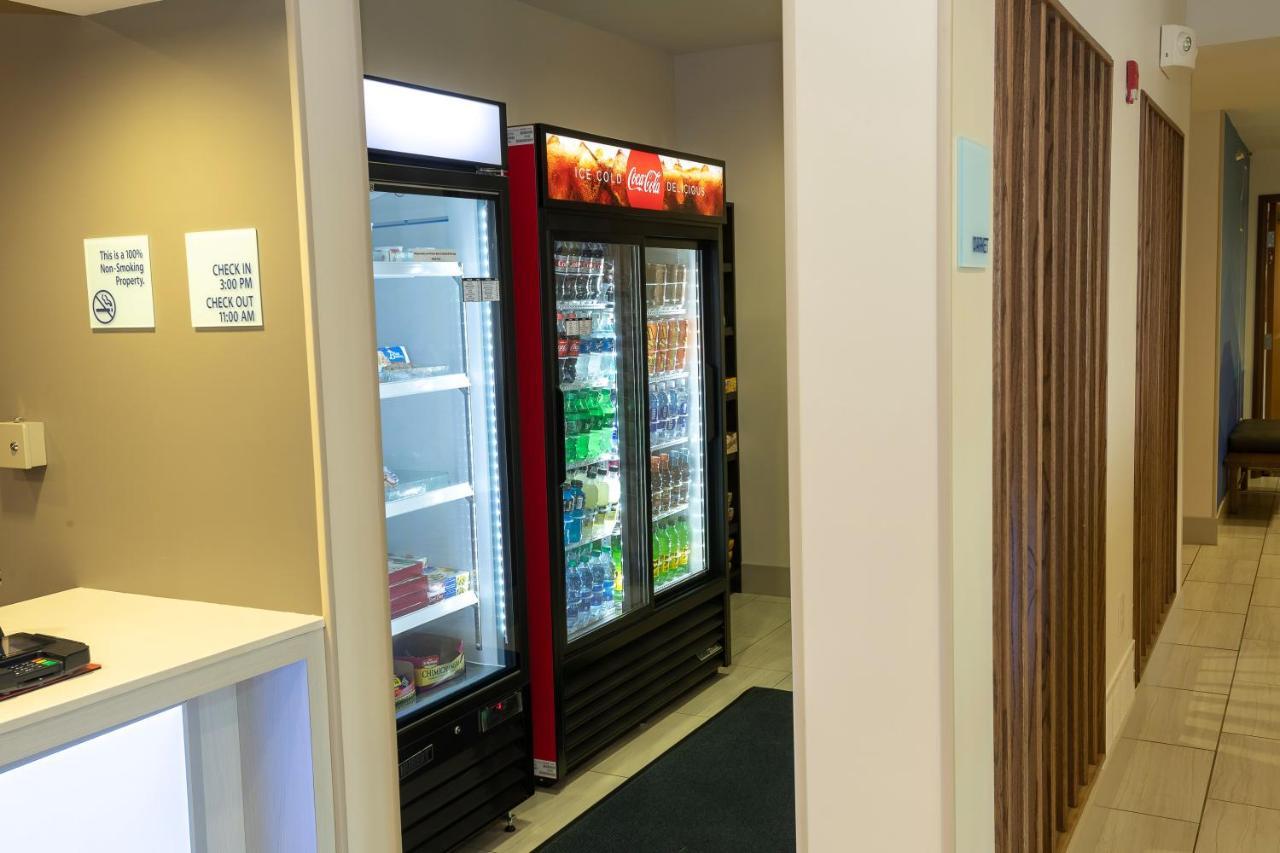 Holiday Inn Express & Suites Iron Mountain By Ihg Εξωτερικό φωτογραφία
