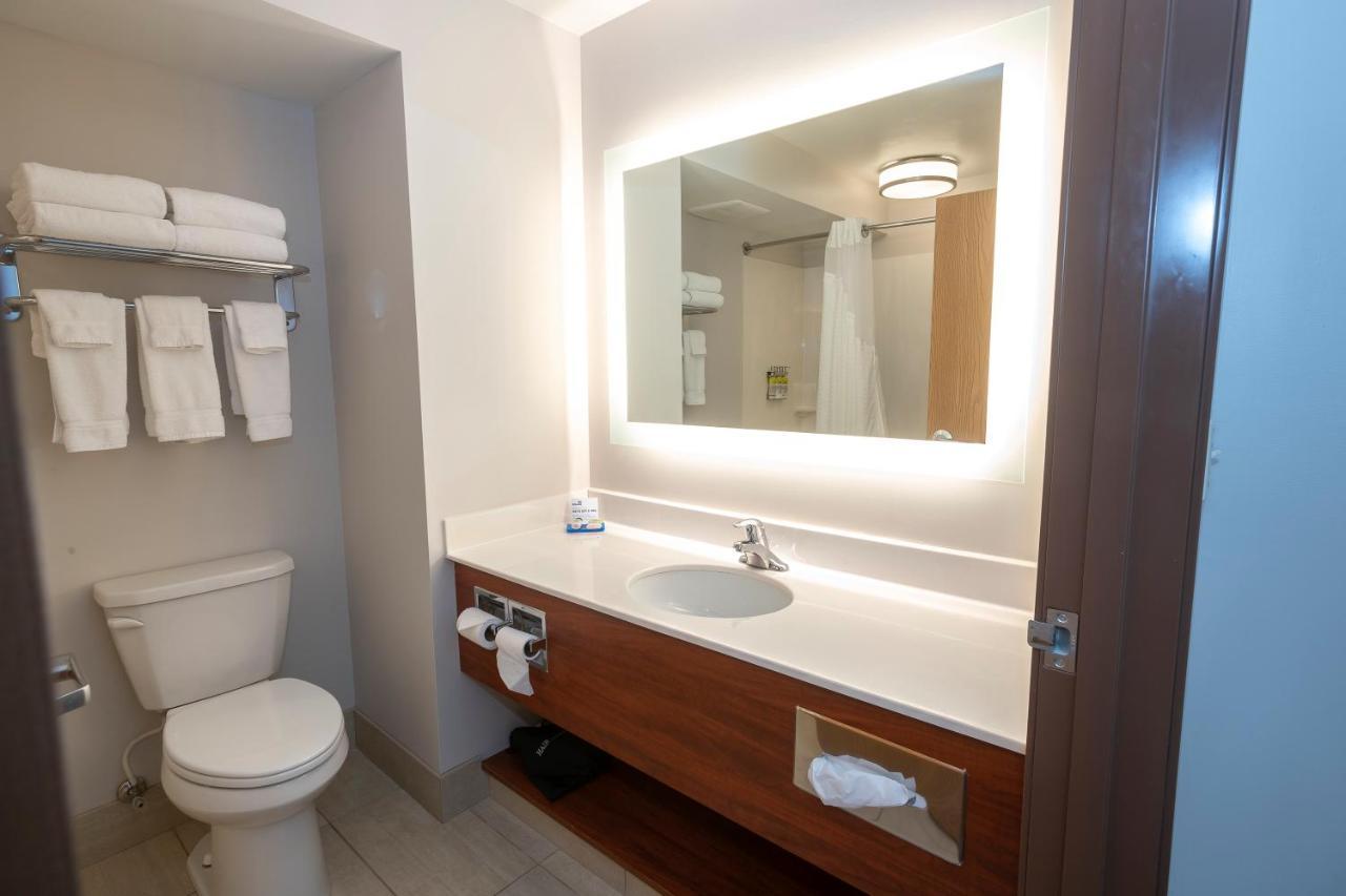 Holiday Inn Express & Suites Iron Mountain By Ihg Εξωτερικό φωτογραφία