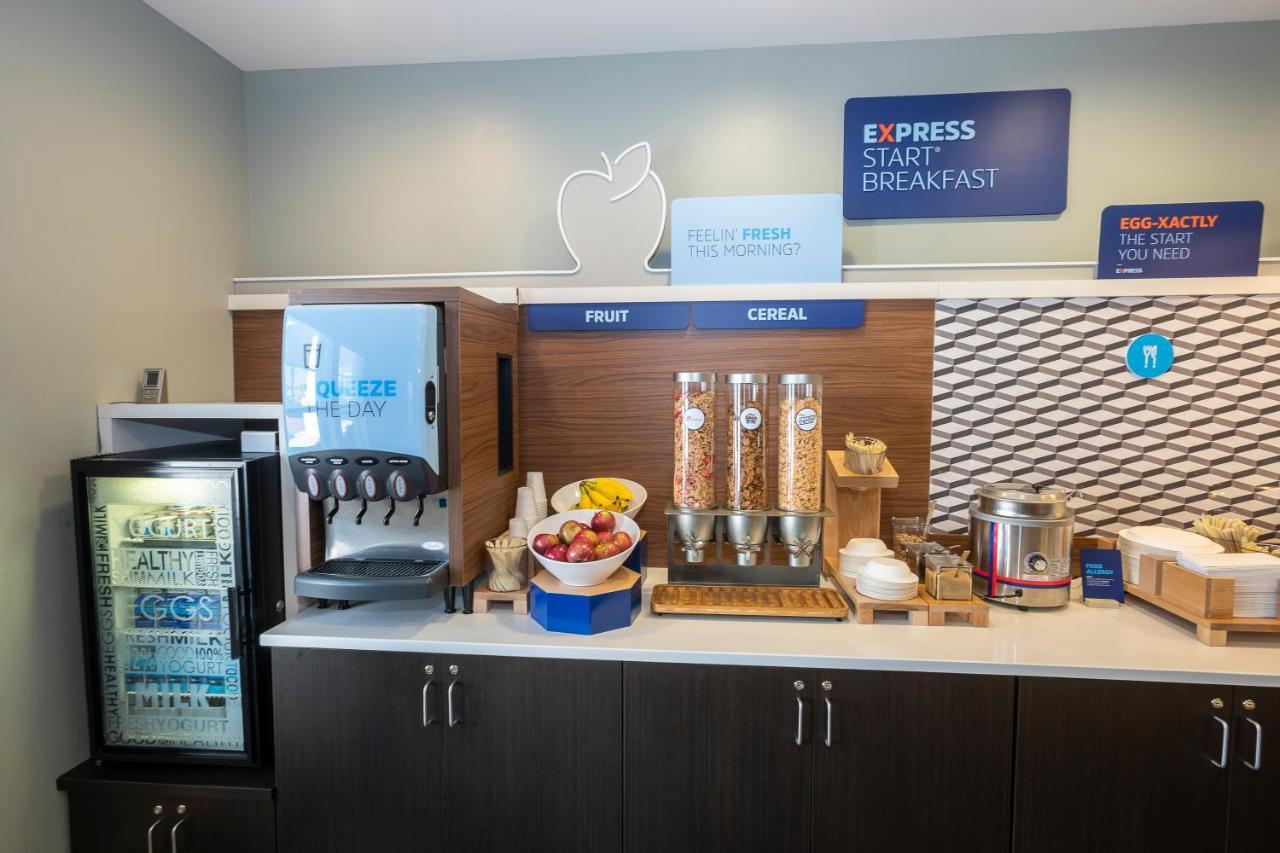 Holiday Inn Express & Suites Iron Mountain By Ihg Εξωτερικό φωτογραφία